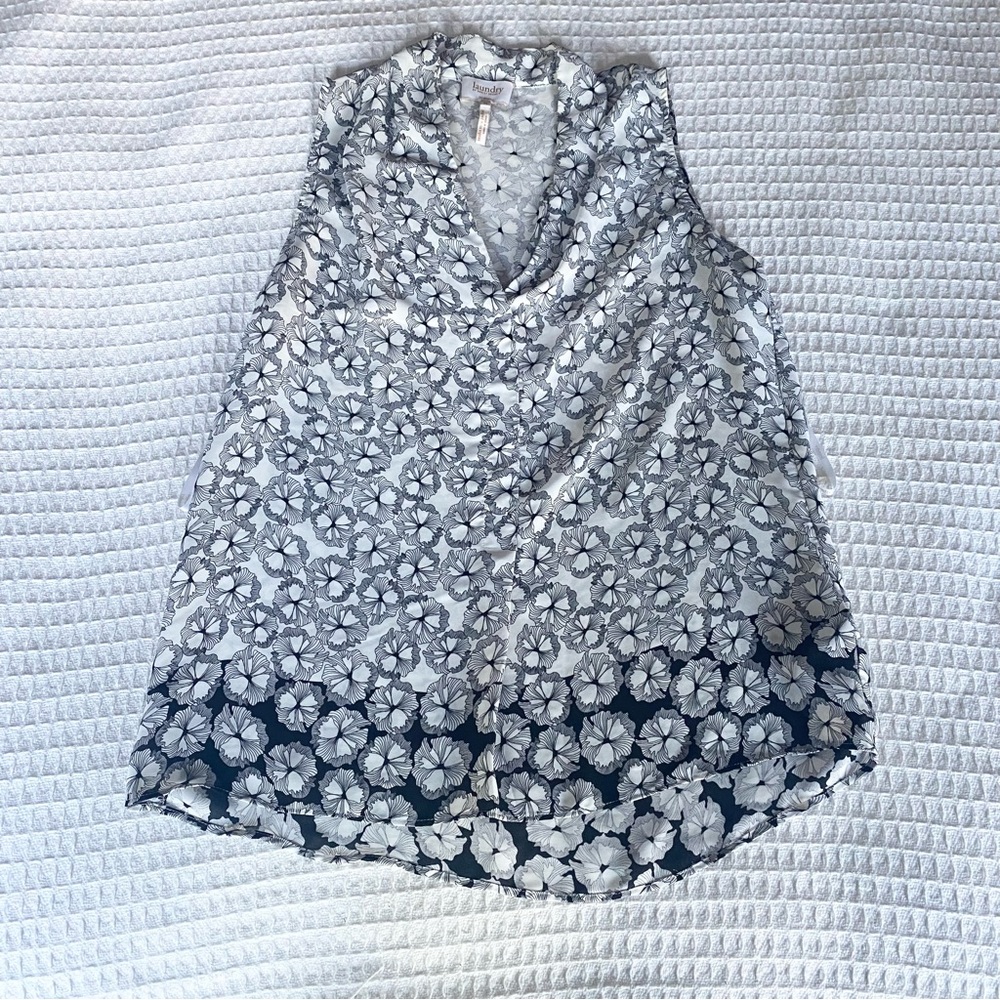 Laundry by Shelli Segal black and white printed sleeveless blouse size Medium